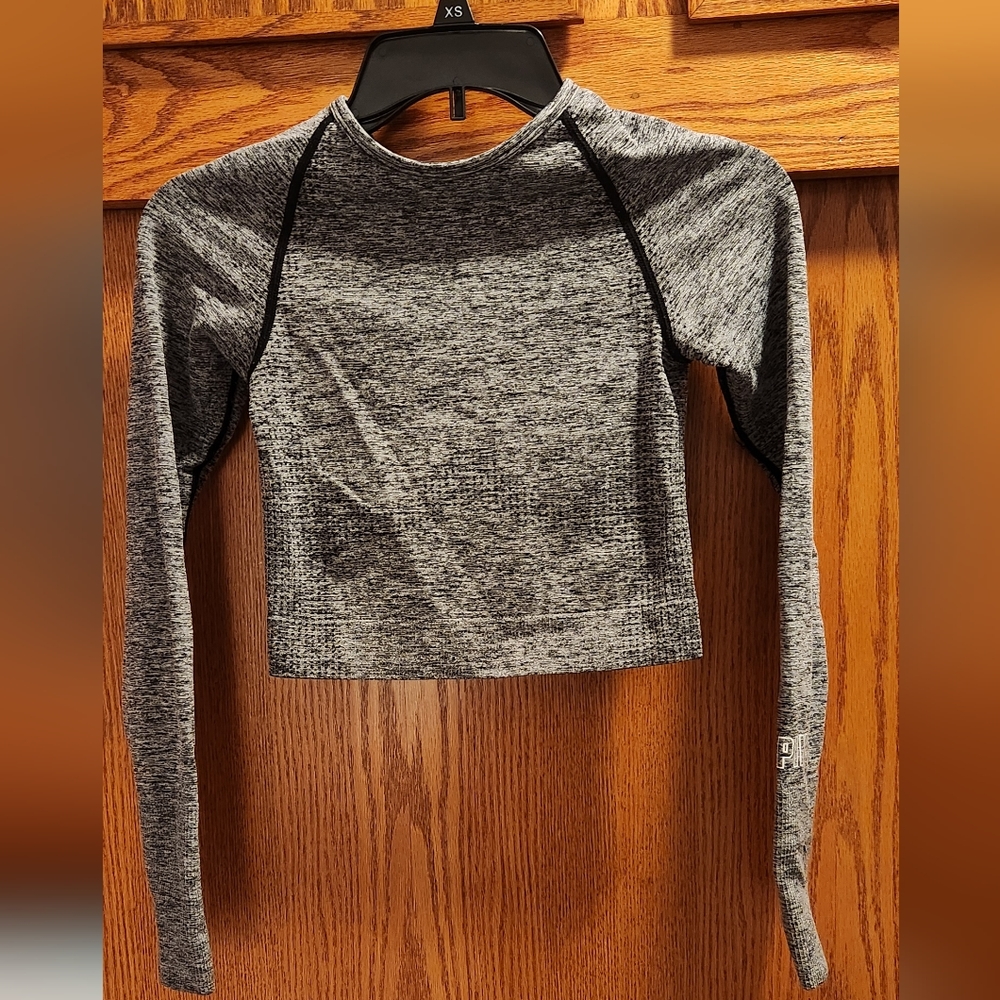 Pink Victoria's Secret Seamless - Long sleeve crop top